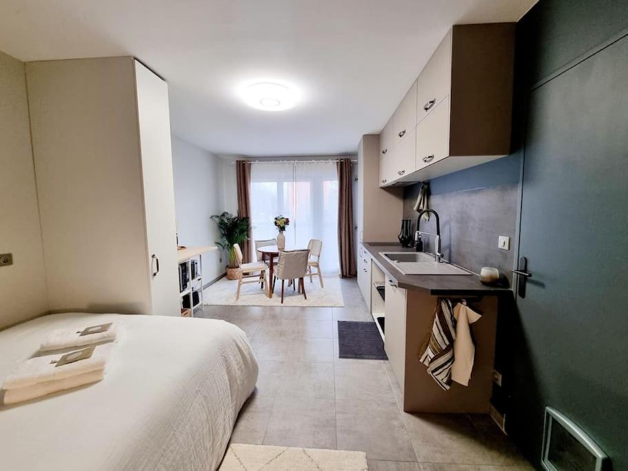 Le Poete - Confort - Parking Prive - Wifi Apartment