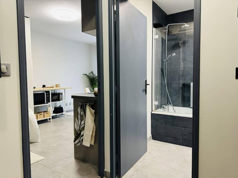 Le Poete - Confort - Parking Prive - Wifi Apartment *